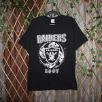 Large - Vintage / Y2K Oakland Raiders 2007 skull nfl t-shirt