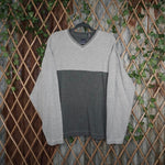 XL- Vintage / Y2K 2000’s two-tone GAP knitted V-neck sweater