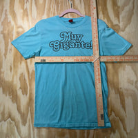 Vintage Y2K Muy Gigante innuendo 2000s preppy femme t-shirt