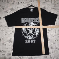Large - Vintage / Y2K Oakland Raiders 2007 skull nfl t-shirt