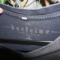 XXL - Vintage Y2K DOCTRINE grunge 2000s cross v neck t-shirt