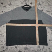 XL- Vintage / Y2K 2000’s two-tone GAP knitted V-neck sweater